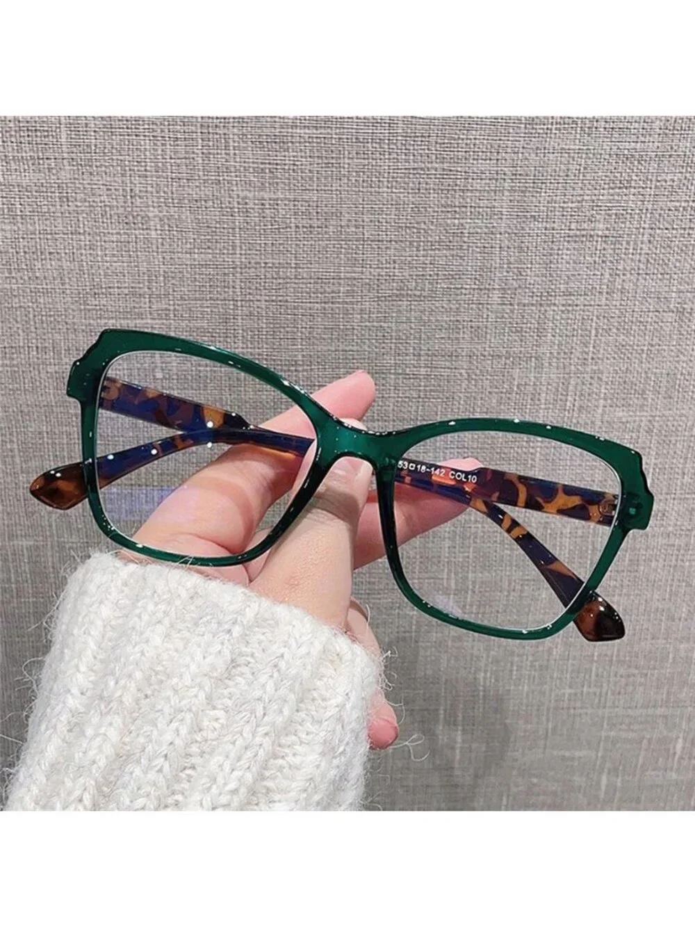 A Classy Chic Boutique *pieces pair
